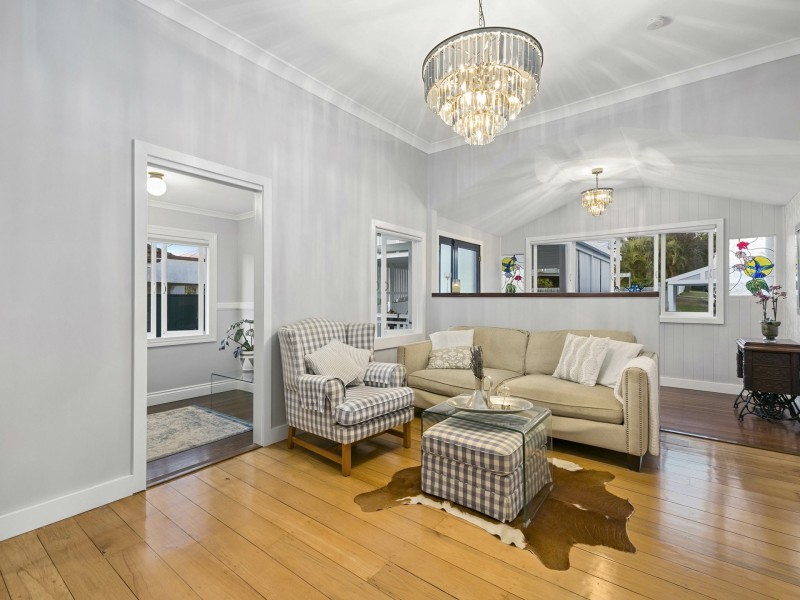 61 Newcastle Street, Fairfield QLD 4103