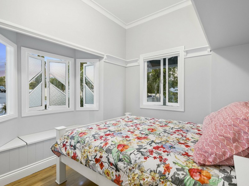 61 Newcastle Street, Fairfield QLD 4103