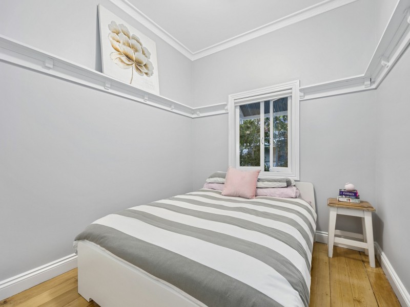 61 Newcastle Street, Fairfield QLD 4103