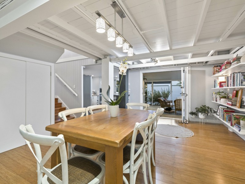 61 Newcastle Street, Fairfield QLD 4103