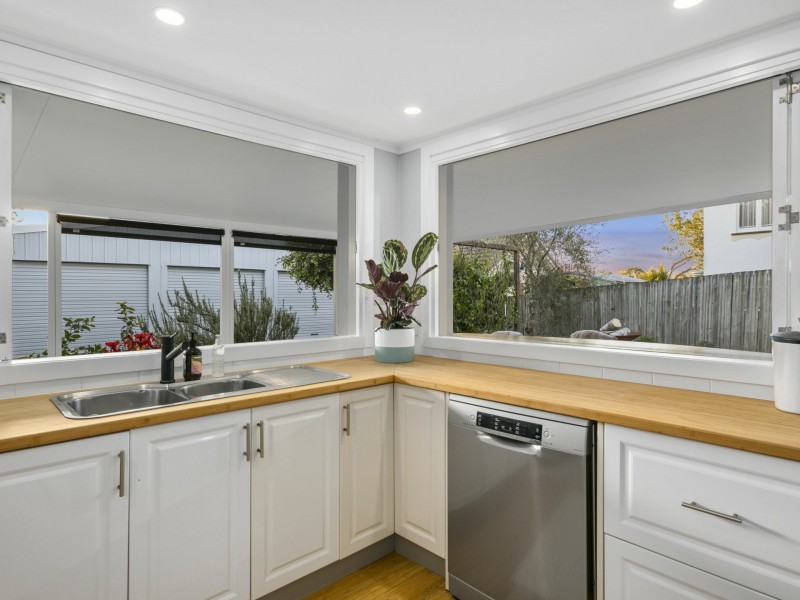 61 Newcastle Street, Fairfield QLD 4103