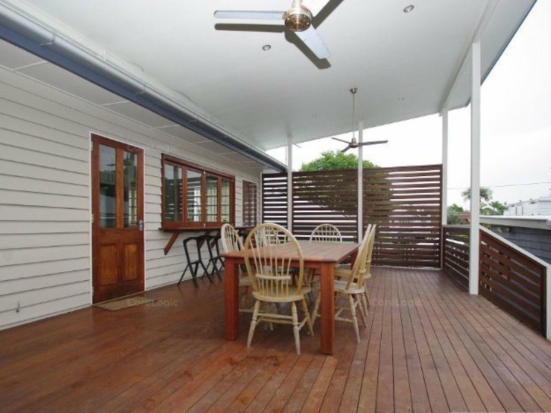 43 Stimpson Street, Fairfield QLD 4103