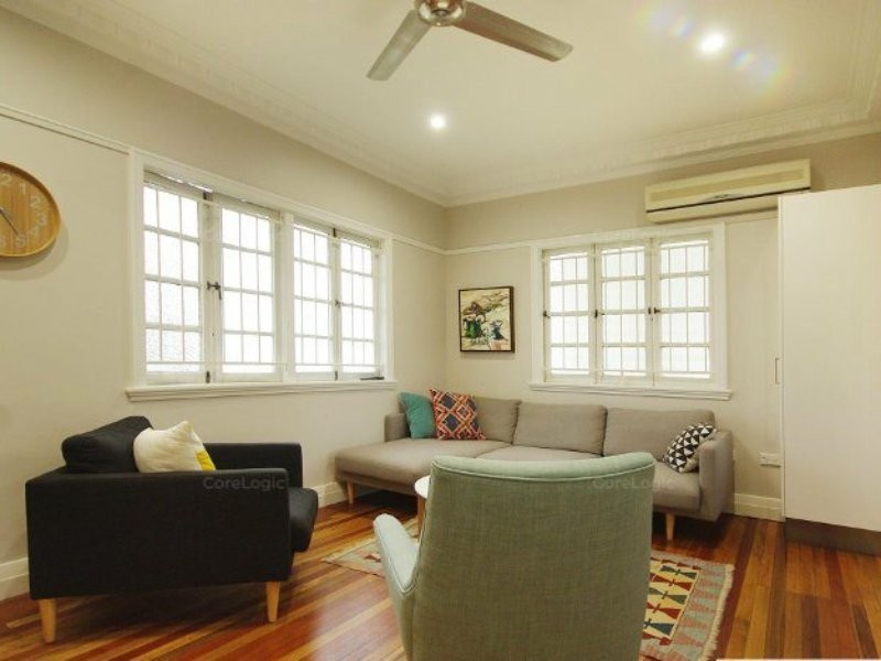 43 Stimpson Street, Fairfield QLD 4103