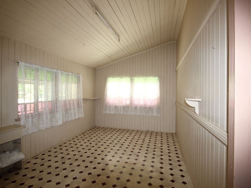 18 Harrowby Street, Corinda QLD 4075