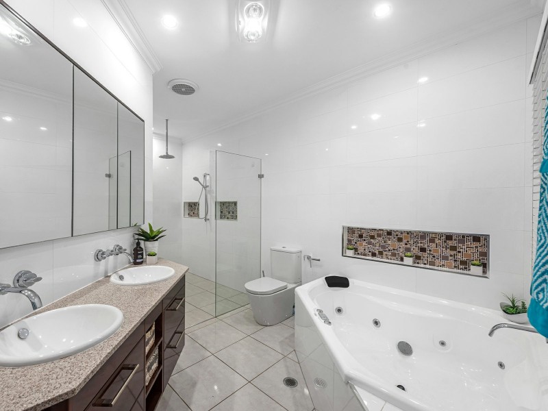 127 Ashby Street, Fairfield QLD 4103