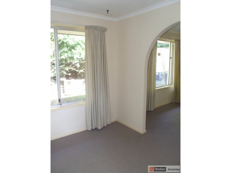 11 Dellwood Street, Nathan QLD 4111