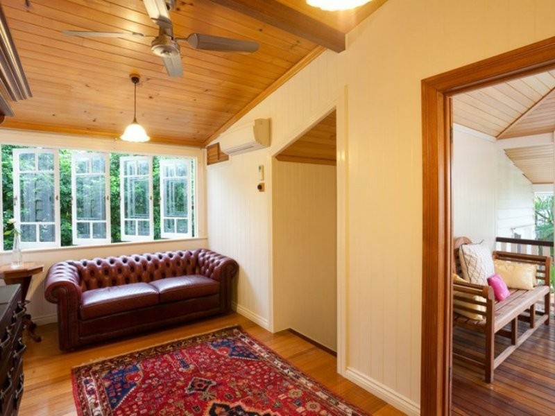 42 Neulans Road, Indooroopilly QLD 4068