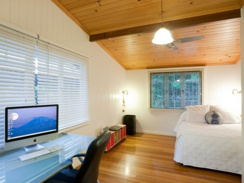 42 Neulans Road, Indooroopilly QLD 4068