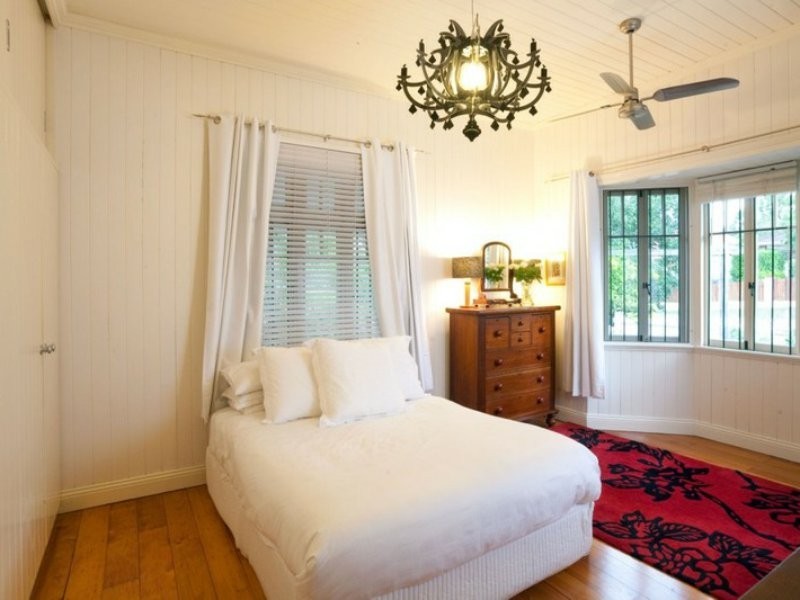 42 Neulans Road, Indooroopilly QLD 4068