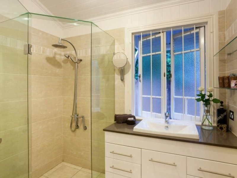 42 Neulans Road, Indooroopilly QLD 4068