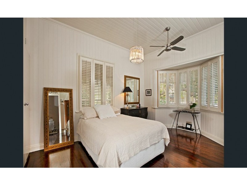 42 Neulans Road, Indooroopilly QLD 4068