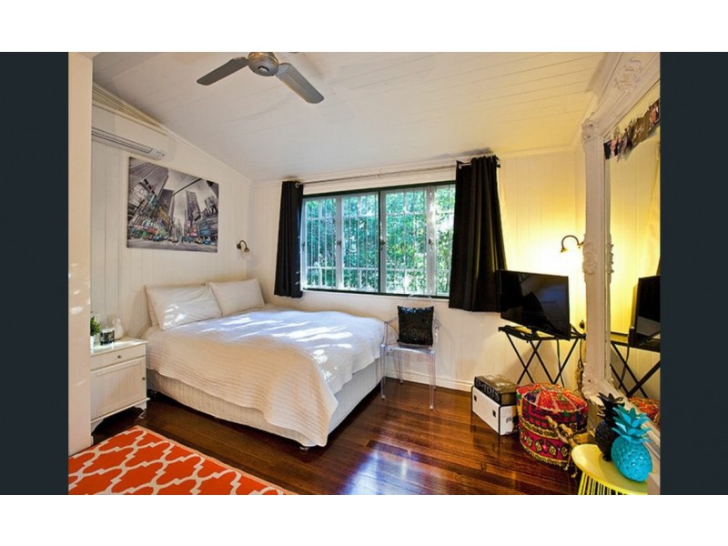 42 Neulans Road, Indooroopilly QLD 4068