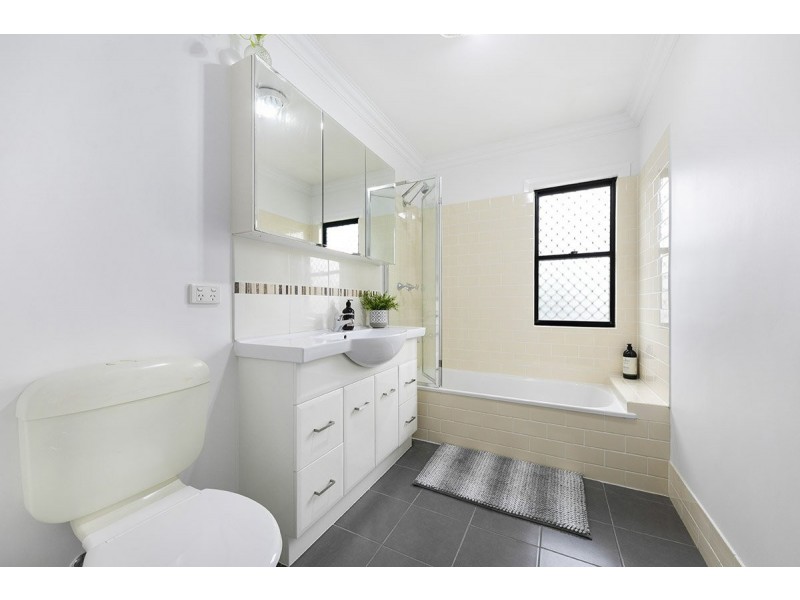 1/2 Tees Street, Yeerongpilly QLD 4105