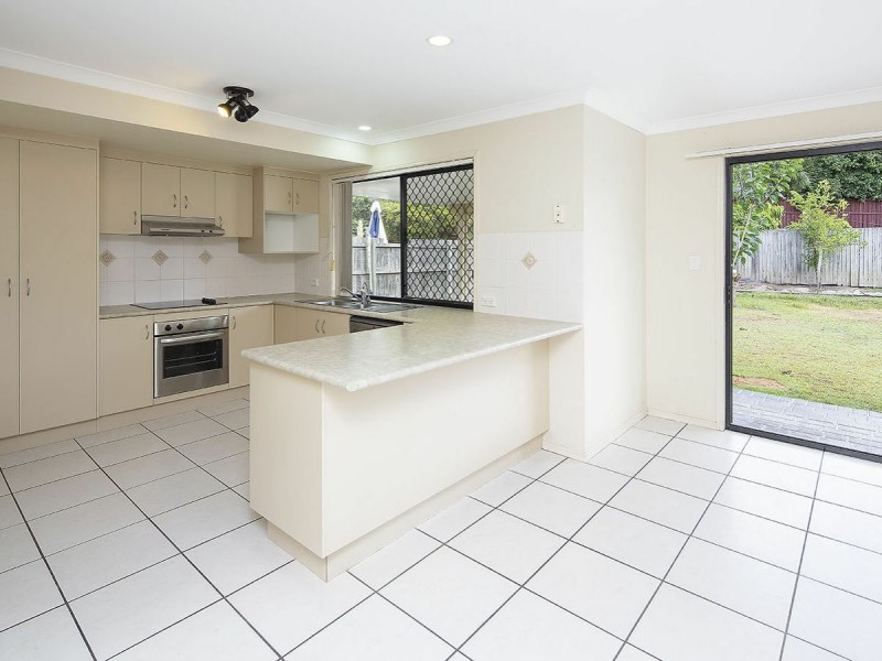 9 McNally Close, Seventeen Mile Rocks QLD 4073