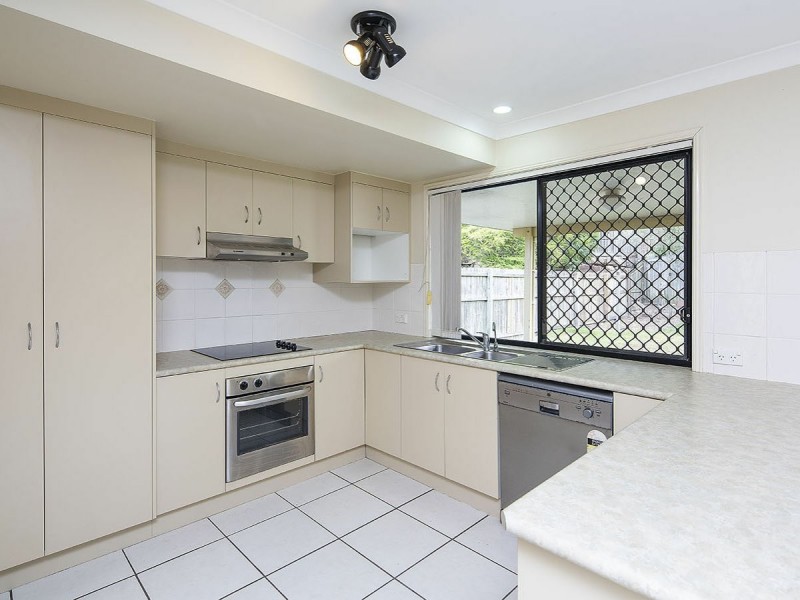 9 McNally Close, Seventeen Mile Rocks QLD 4073