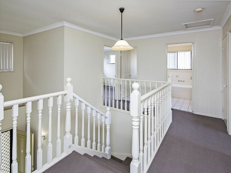 9 McNally Close, Seventeen Mile Rocks QLD 4073