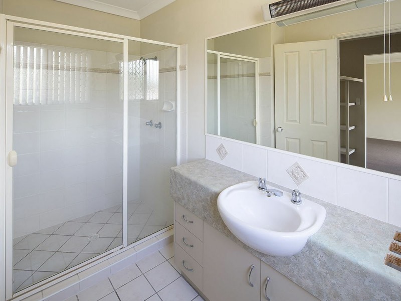 9 McNally Close, Seventeen Mile Rocks QLD 4073