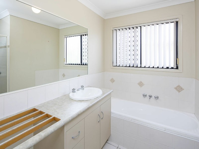 9 McNally Close, Seventeen Mile Rocks QLD 4073