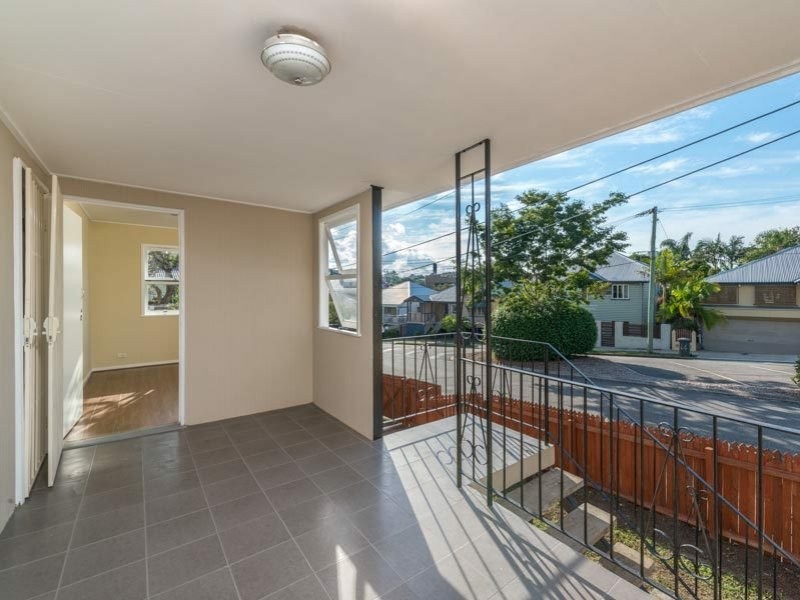 15 Mossgrove Street, Woolloongabba QLD 4102