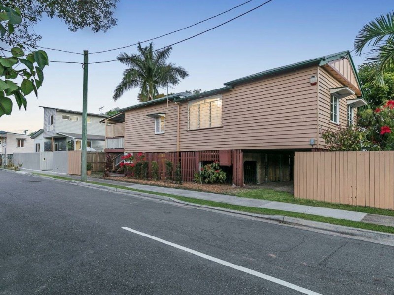 13 Laura Street, Greenslopes QLD 4120