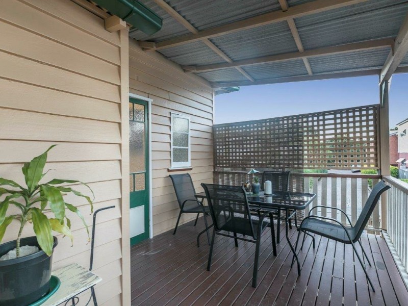 13 Laura Street, Greenslopes QLD 4120