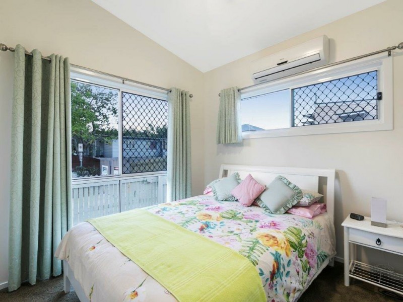 13 Laura Street, Greenslopes QLD 4120