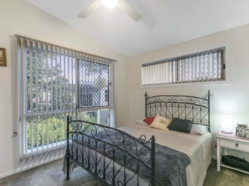 13 Laura Street, Greenslopes QLD 4120