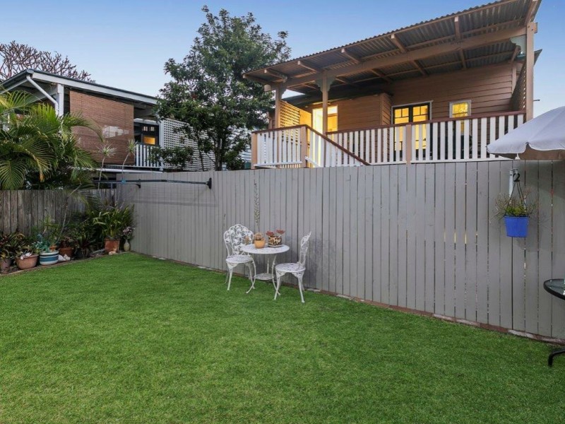 13 Laura Street, Greenslopes QLD 4120