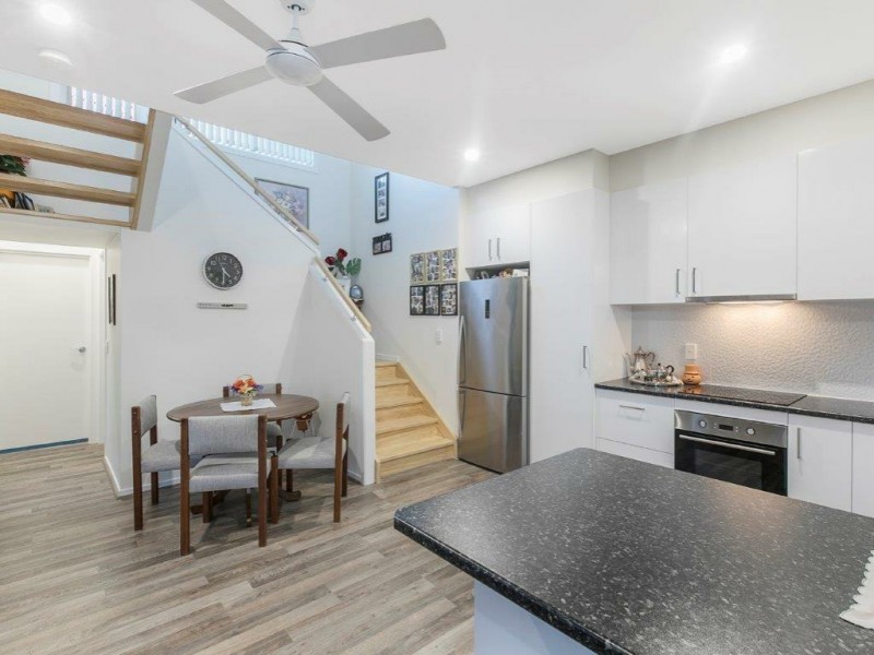 13 Laura Street, Greenslopes QLD 4120