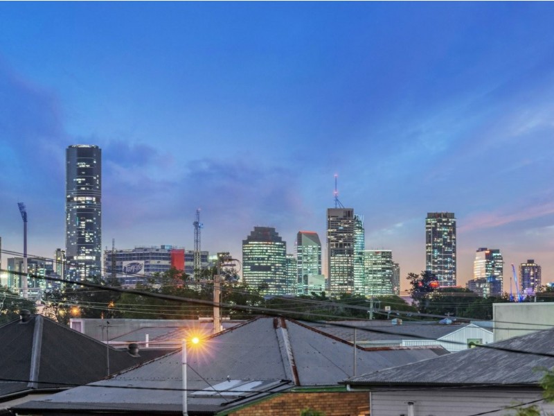 12 Leamington Street, Woolloongabba QLD 4102