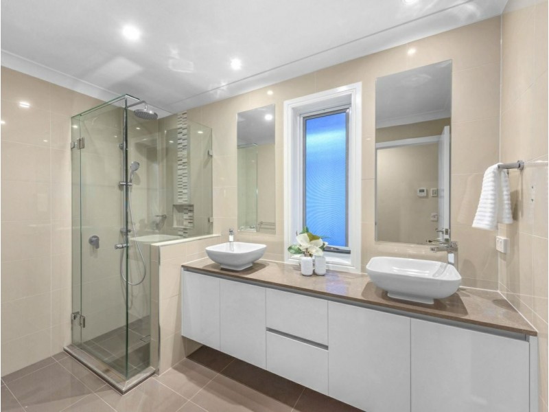 12 Leamington Street, Woolloongabba QLD 4102