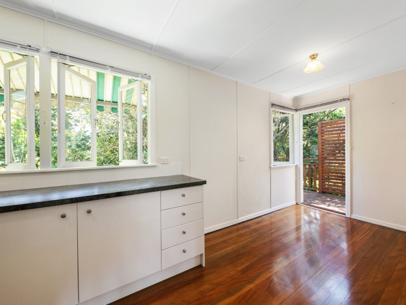 19 Luya Street, Fairfield QLD 4103