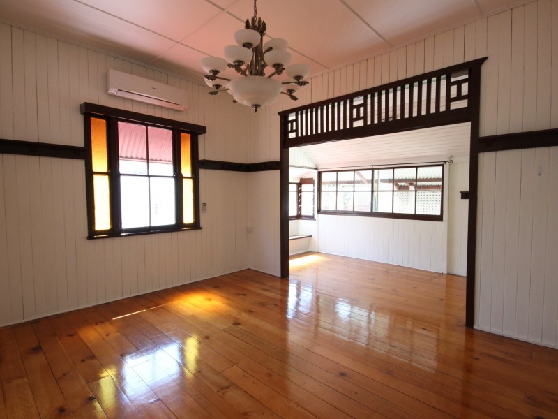 10 Woodville Place, Annerley QLD 4103