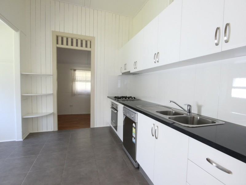 10 Woodville Place, Annerley QLD 4103