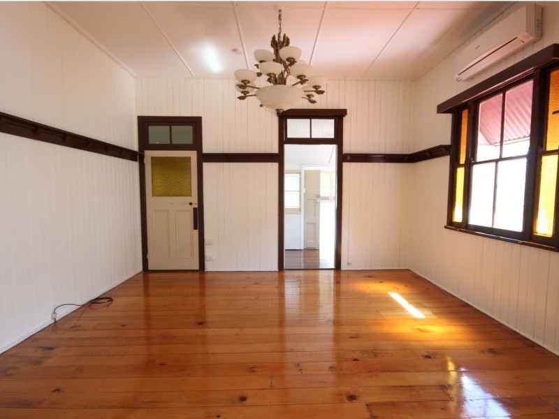 10 Woodville Place, Annerley QLD 4103