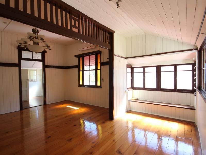 10 Woodville Place, Annerley QLD 4103