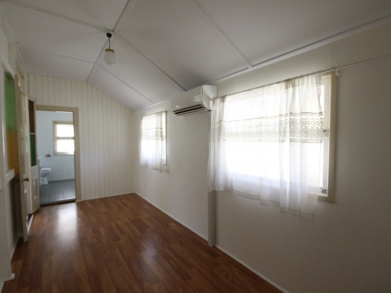 10 Woodville Place, Annerley QLD 4103