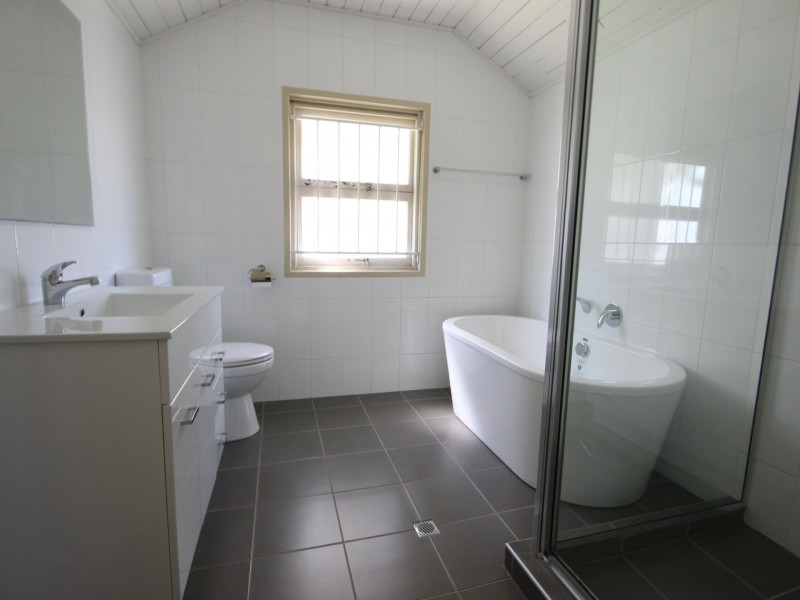 10 Woodville Place, Annerley QLD 4103