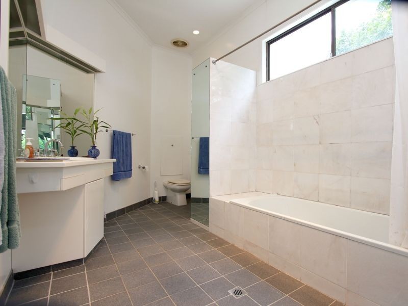 25 Stimpson Street, Fairfield QLD 4103