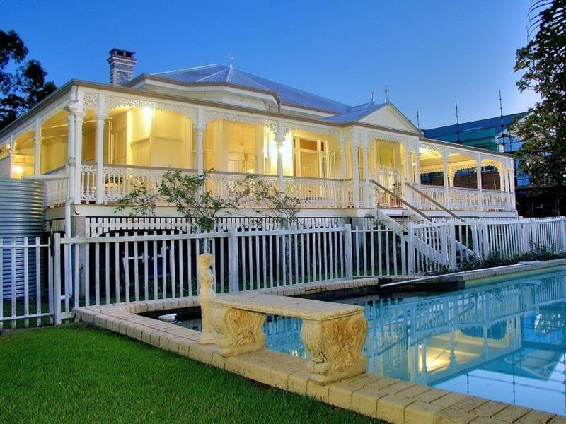 11 Palm Avenue, Fairfield QLD 4103