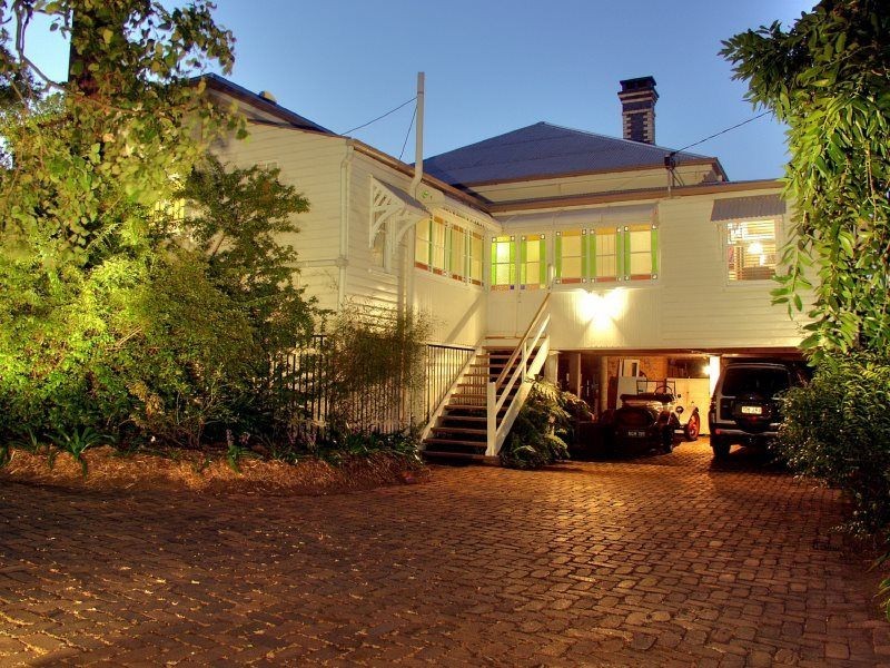 11 Palm Avenue, Fairfield QLD 4103