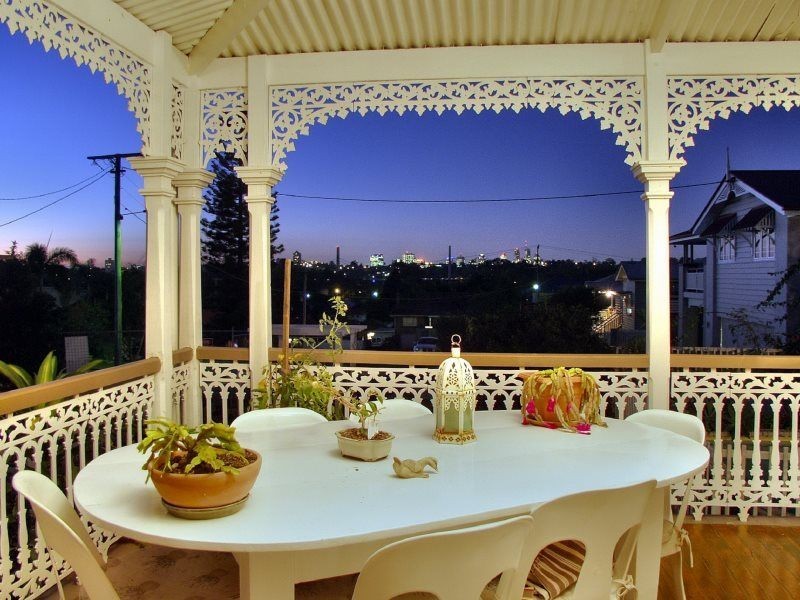 11 Palm Avenue, Fairfield QLD 4103