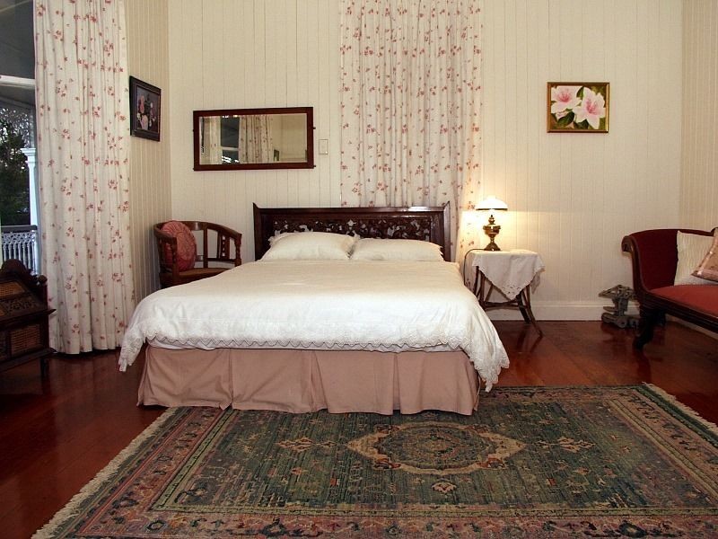 11 Palm Avenue, Fairfield QLD 4103