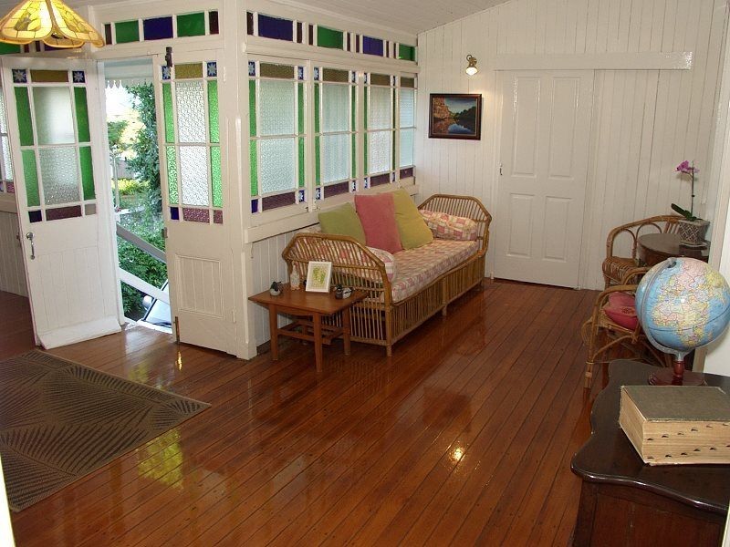 11 Palm Avenue, Fairfield QLD 4103