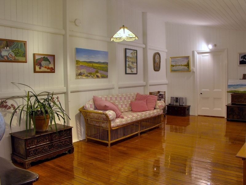 11 Palm Avenue, Fairfield QLD 4103