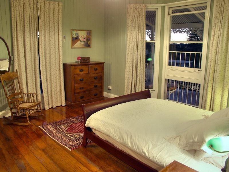 11 Palm Avenue, Fairfield QLD 4103