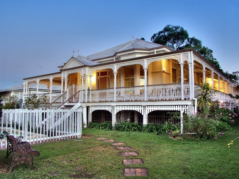 11 Palm Avenue, Fairfield QLD 4103