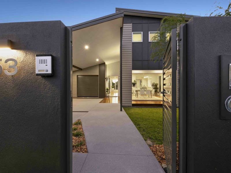 53 Newcastle Street, Fairfield QLD 4103