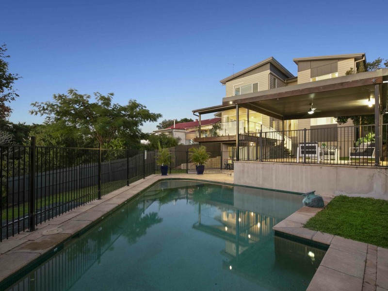 53 Newcastle Street, Fairfield QLD 4103