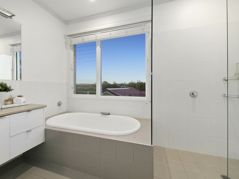 53 Newcastle Street, Fairfield QLD 4103